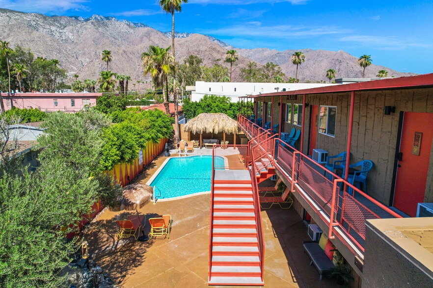 1333 N Indian Canyon Dr, Palm Springs, CA à vendre - Photo du bâtiment - Image 2 de 8