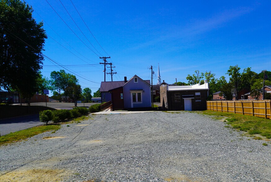 303 W Harden St, Graham, NC à louer - Photo du bâtiment - Image 3 de 7