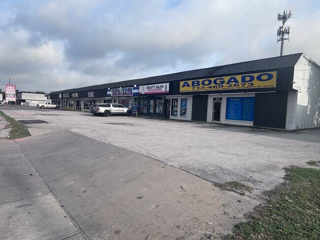 More details for 8612-8632 Long Point Rd, Houston, TX - Retail for Sale
