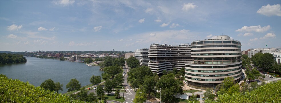 600 New Hampshire Ave NW, Washington, DC à louer - Photo du bâtiment - Image 1 de 14