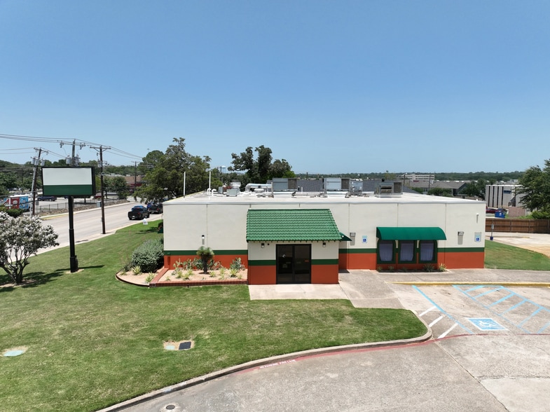 1224 Precinct Line Rd, Hurst, TX à vendre - Photo du bâtiment - Image 2 de 3