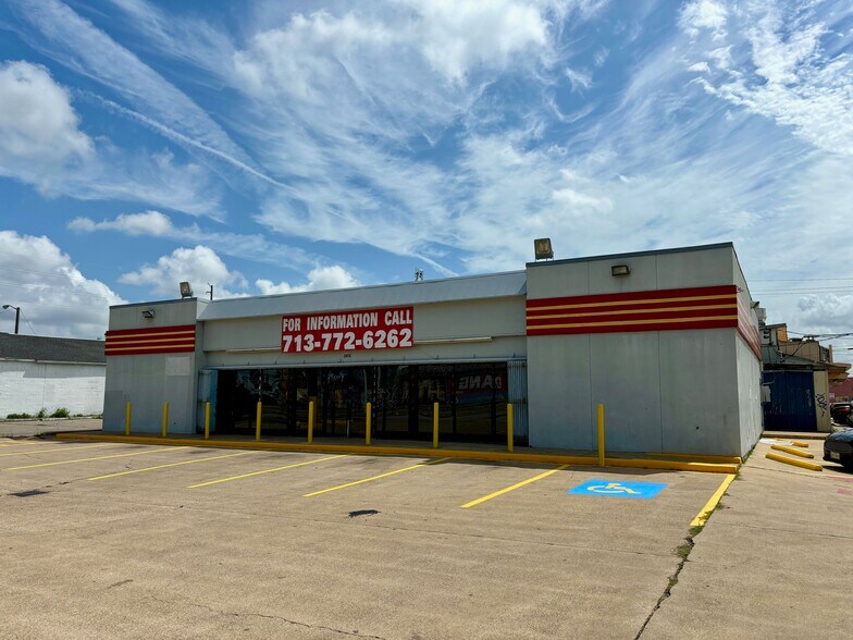 1902 N Main St, Houston, TX à vendre - Photo du bâtiment - Image 2 de 3