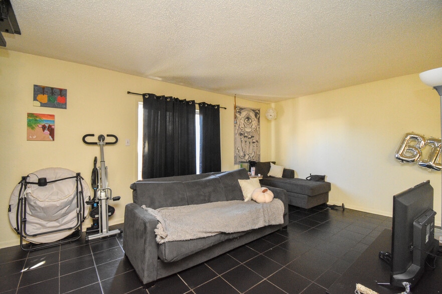 1805 Rosemary Ave, Victoria, TX for sale - Building Photo - Image 2 of 33