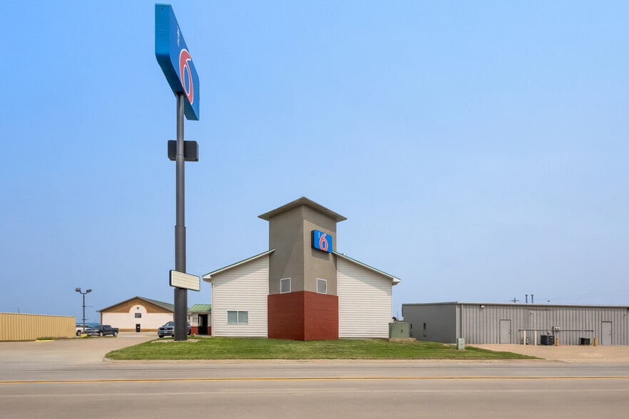 110 Sodrac Dr, North Sioux City, SD for sale - Building Photo - Image 1 of 18