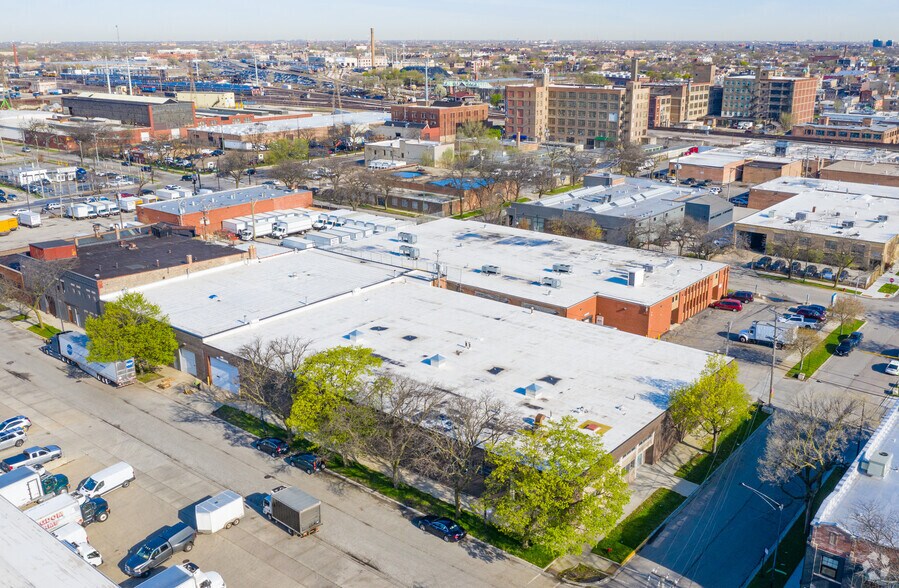 238 N Oakley Blvd, Chicago, IL for sale - Building Photo - Image 2 of 13