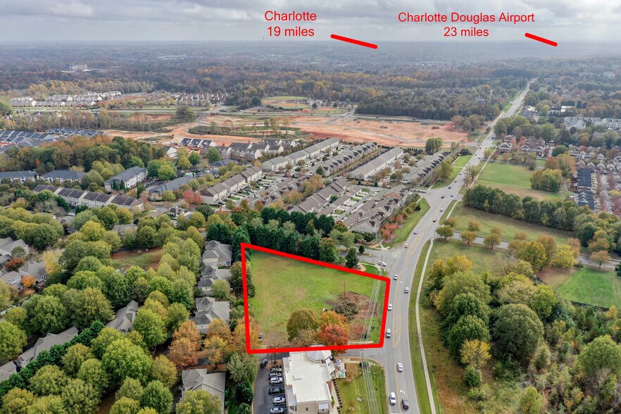 18620 W Catawba Ave, Cornelius, NC à louer - Aérien - Image 3 de 18