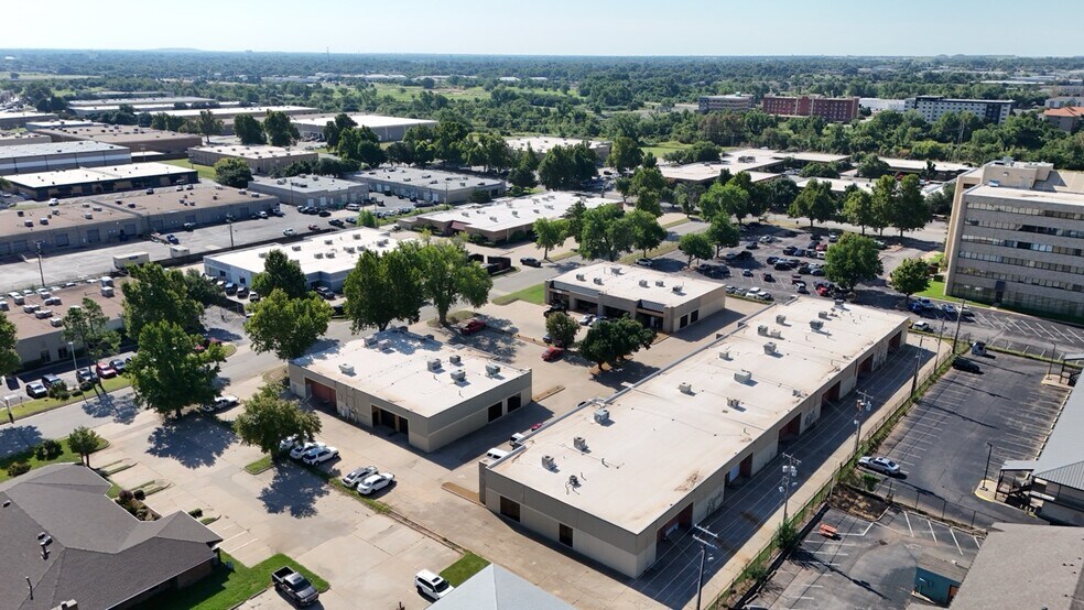 1231 Sovereign Row, Oklahoma City, OK à vendre - Photo du bâtiment - Image 2 de 8