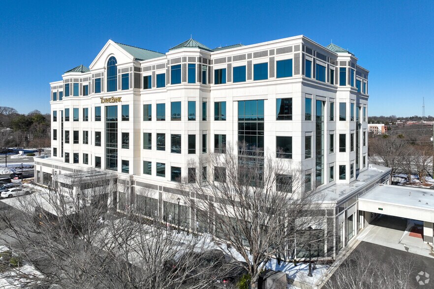 628 Green Valley Rd, Greensboro, NC for lease - Primary Photo - Image 1 of 4