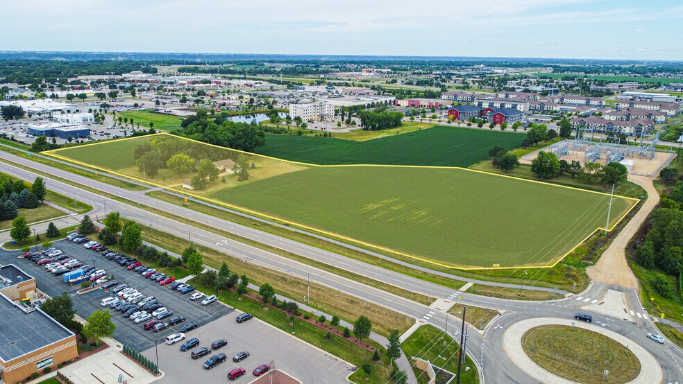 2050 Madison Ave, Mankato, MN for sale - Aerial - Image 1 of 4
