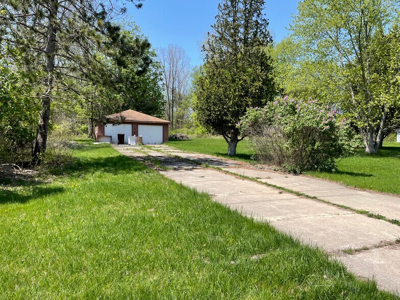 3253 Pine Tree Rd, Lansing, MI à vendre - Photo du bâtiment - Image 1 de 7