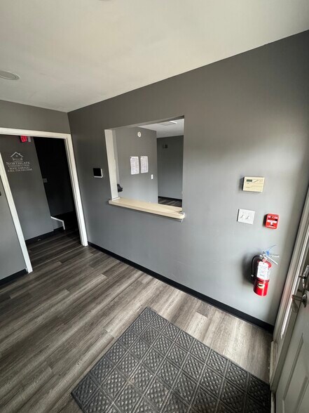 5505 S Sheldon Rd, Canton, MI à louer - Photo du bâtiment - Image 2 de 17