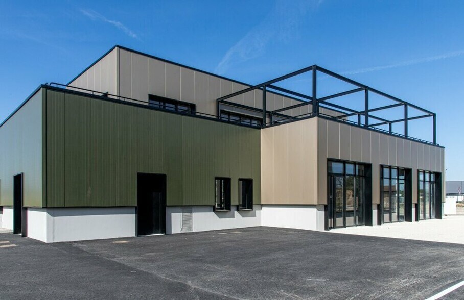 2 Route D'Heyrieux, Toussieu à vendre - Photo du bâtiment - Image 2 de 7