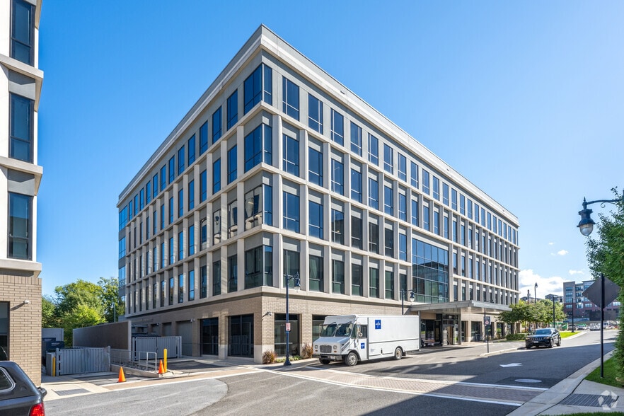 251 National Harbor Blvd, Oxon Hill, MD for lease - Primary Photo - Image 1 of 6