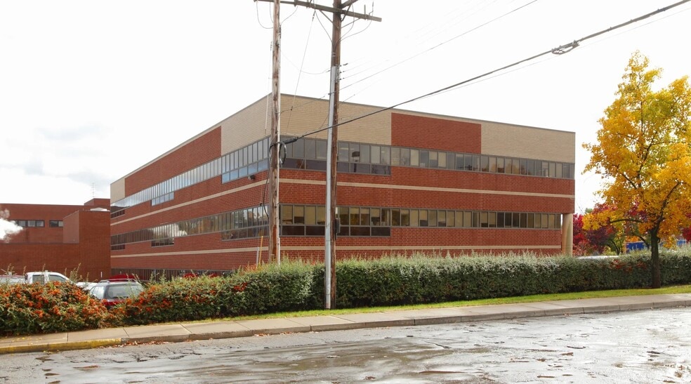 221 Penn Ave, Wilkinsburg, PA for lease - Building Photo - Image 2 of 12