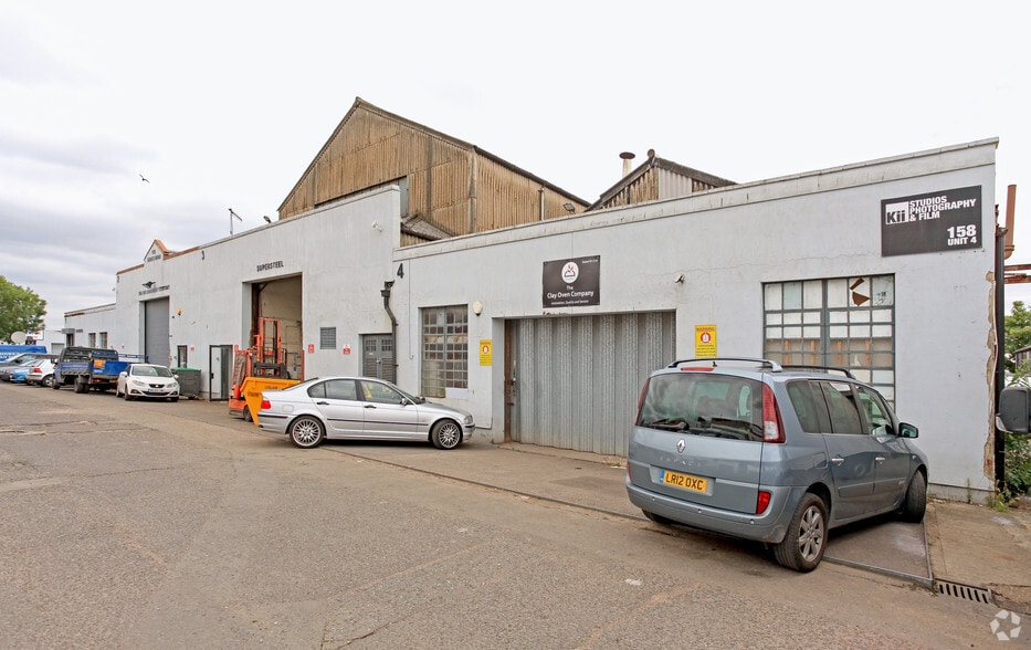 158 Dukes Rd, Londres à louer - Photo du bâtiment - Image 3 de 9