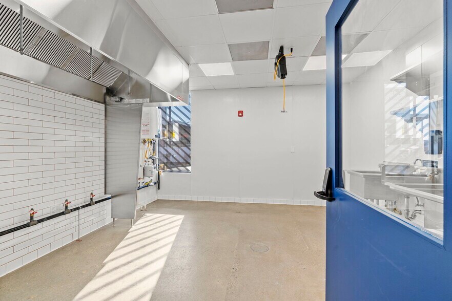 4711 W Broad St, Richmond, VA à vendre - Photo intérieure - Image 3 de 24