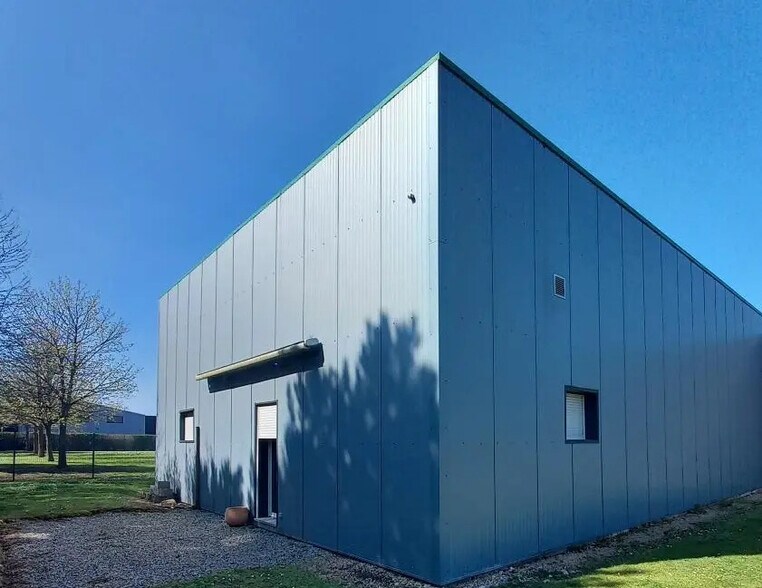 Flex dans Démouville à louer - Photo du bâtiment - Image 1 de 5