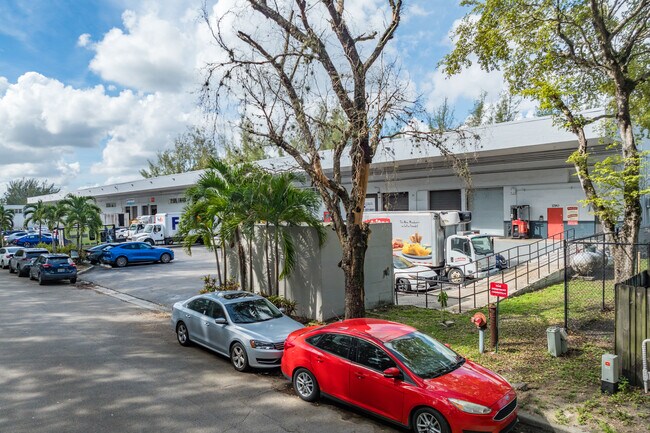Plus de détails pour 1700-1790 NW 96th Ave, Doral, FL - Industriel à louer