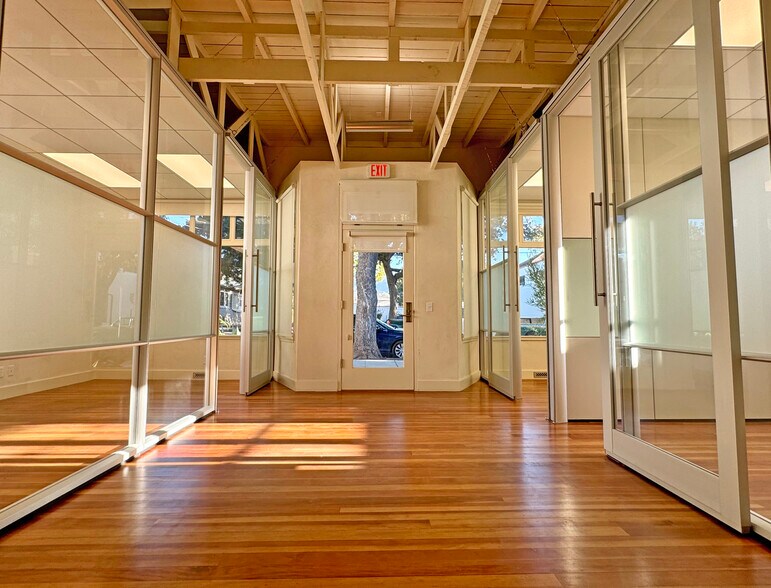 915 De La Vina St, Santa Barbara, CA à louer - Photo du bâtiment - Image 2 de 10