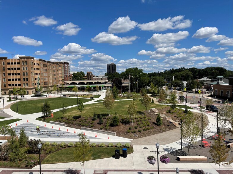 210-212 E 3rd St, Royal Oak, MI à louer - Photo du bâtiment - Image 3 de 5