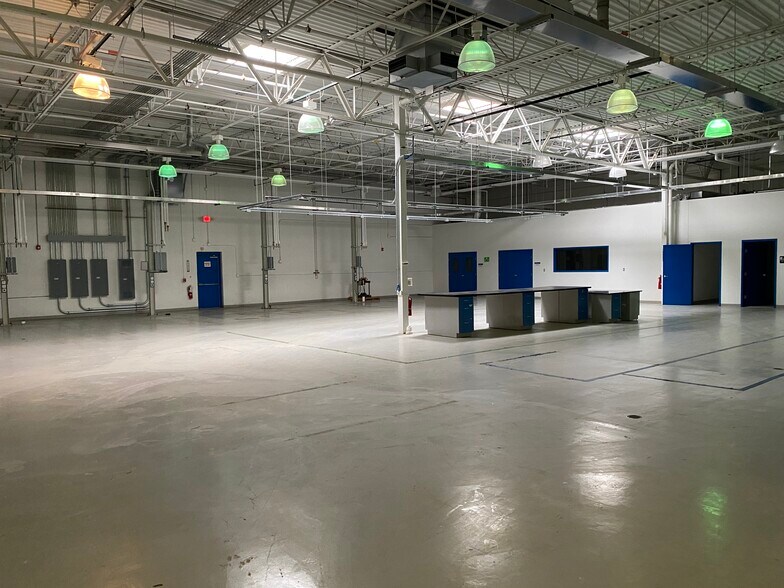 2370 Meijer Dr, Troy, MI à louer - Photo du bâtiment - Image 3 de 13