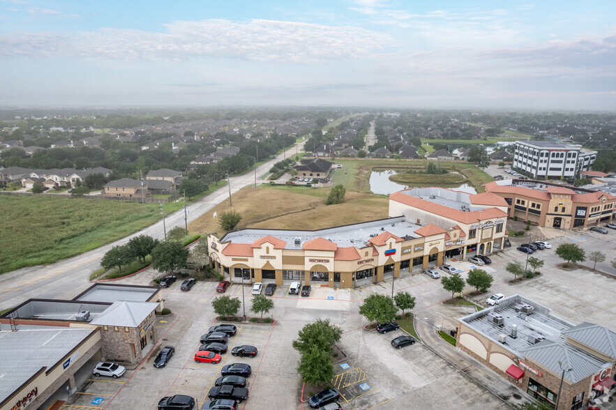 9515 W Broadway St, Pearland, TX for lease - Aerial - Image 1 of 4