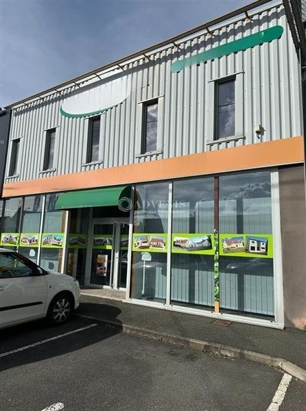 Retail in Fleury-les-Aubrais for lease Building Photo- Image 1 of 9