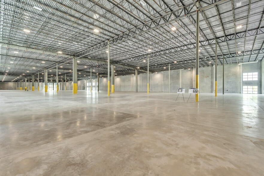 6505 NW 167th St, Hialeah, FL for lease - Interior Photo - Image 3 of 35