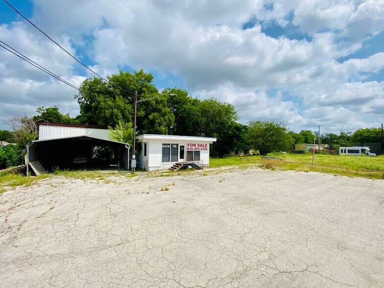 1750 S Business Ih 35, New Braunfels, TX à vendre - Photo du bâtiment - Image 2 de 12