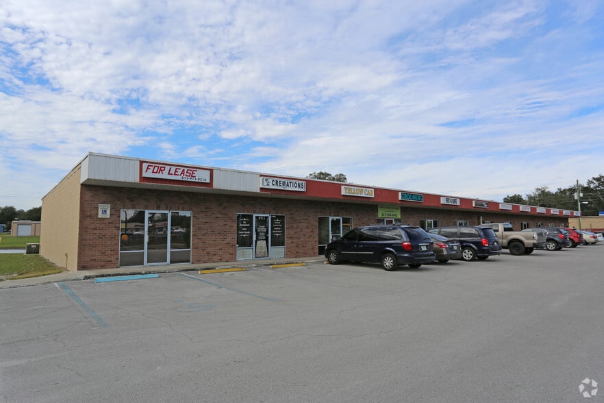 Hillvest Center Retail Plaza portefeuille de 8 propriétés à vendre sur LoopNet.ca - Photo principale - Image 3 de 10
