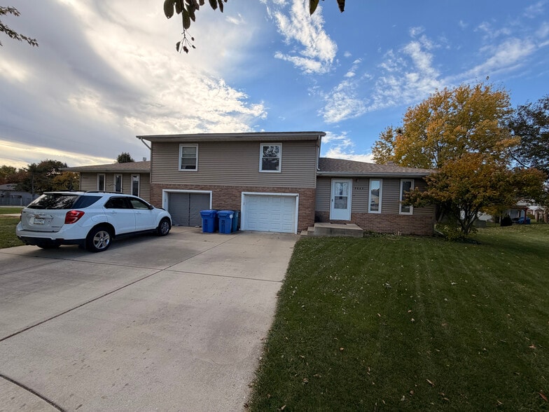 Two Duplex; Crown Point, IN portfolio of 2 properties for sale on LoopNet.ca - Building Photo - Image 3 of 14