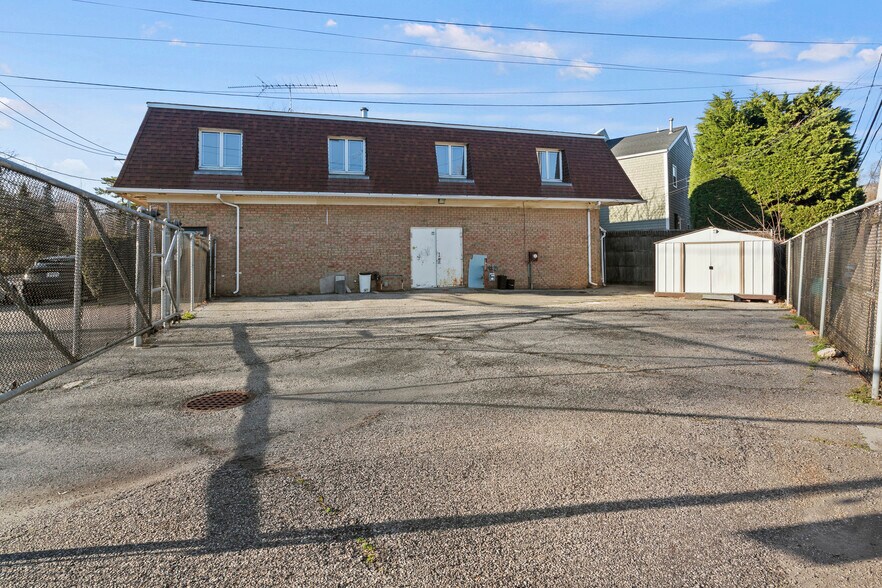 42 Herb Hill Rd, Glen Cove, NY à louer - Photo du bâtiment - Image 2 de 13