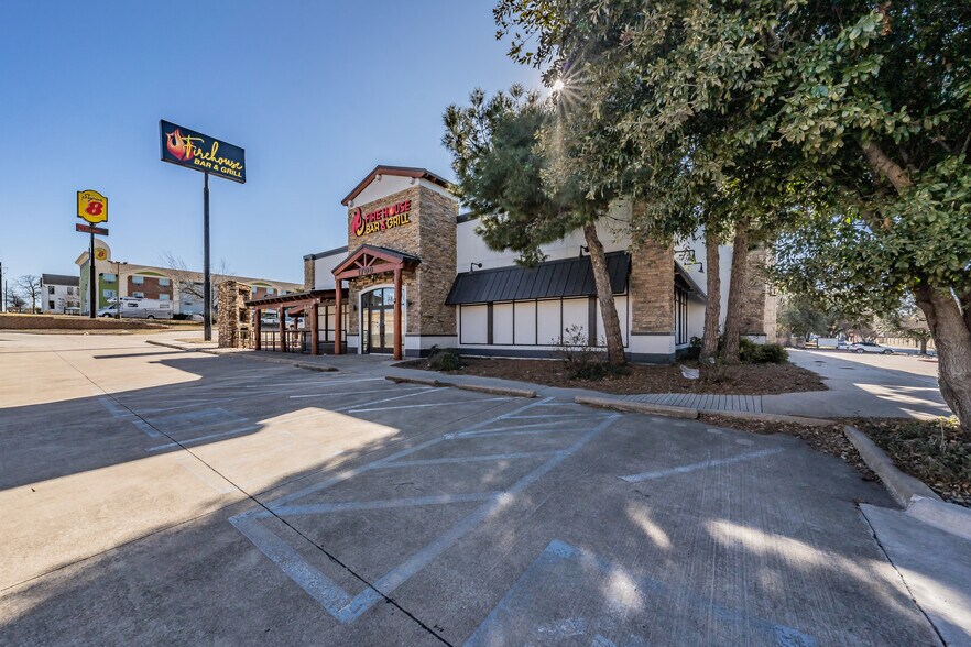 1700 Airport Fwy, Bedford, TX à vendre - Photo du bâtiment - Image 2 de 15