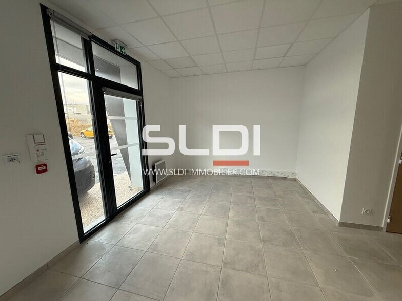 14 Rue Des Sablières, Saint-Quentin-Fallavier à louer - Photo intérieure - Image 3 de 8
