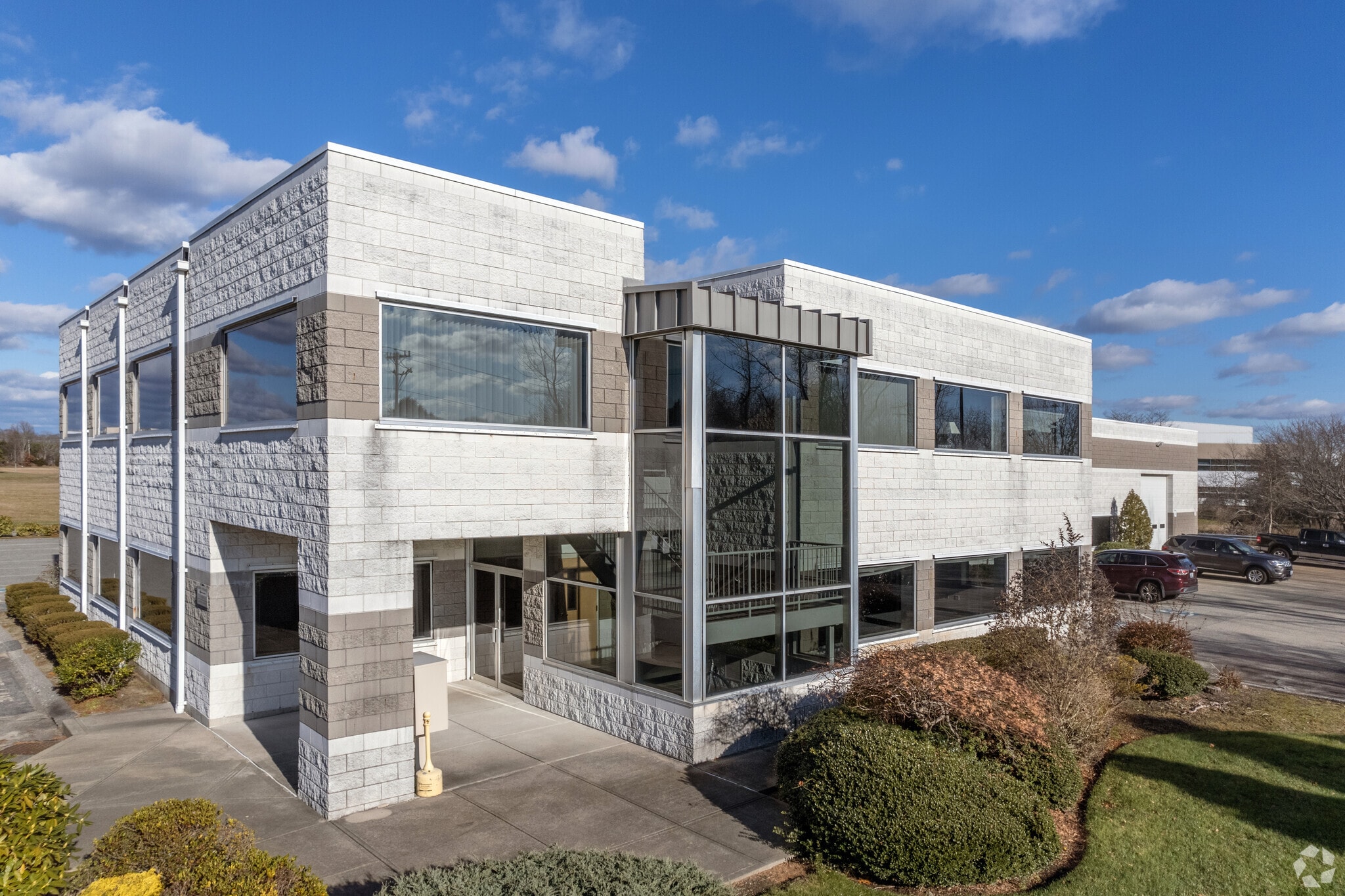 200 Circuit Dr, North Kingstown, RI à vendre Photo du bâtiment- Image 1 de 7