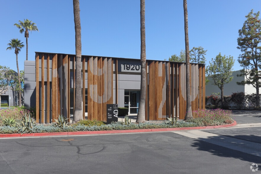 1932 E Deere Ave, Santa Ana, CA for lease - Building Photo - Image 2 of 15