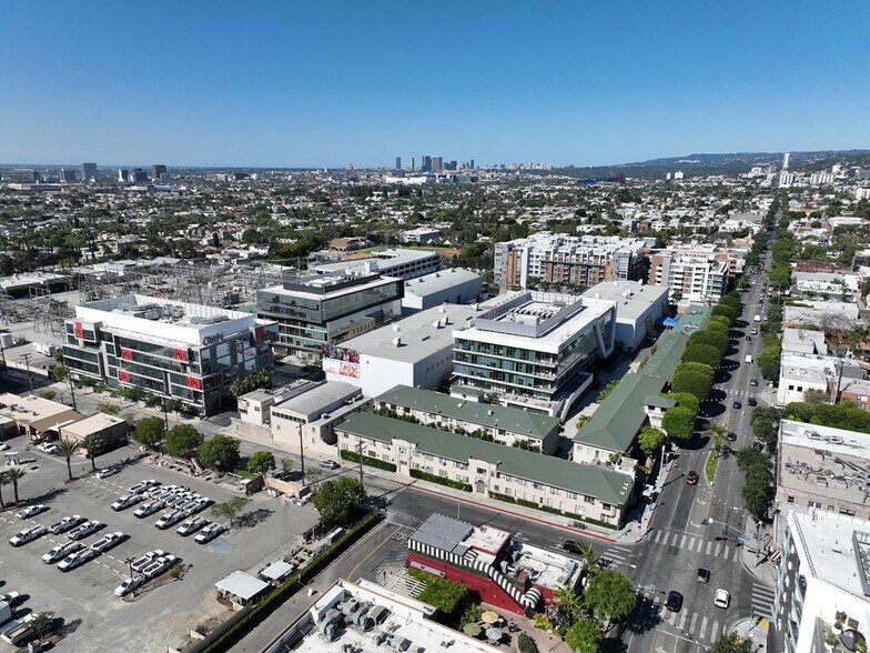 1041 N Formosa Ave, West Hollywood, CA à louer - Photo du bâtiment - Image 2 de 18