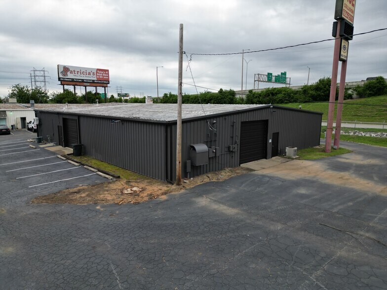 6547 E Skelly Dr, Tulsa, OK à louer - Photo du bâtiment - Image 3 de 22