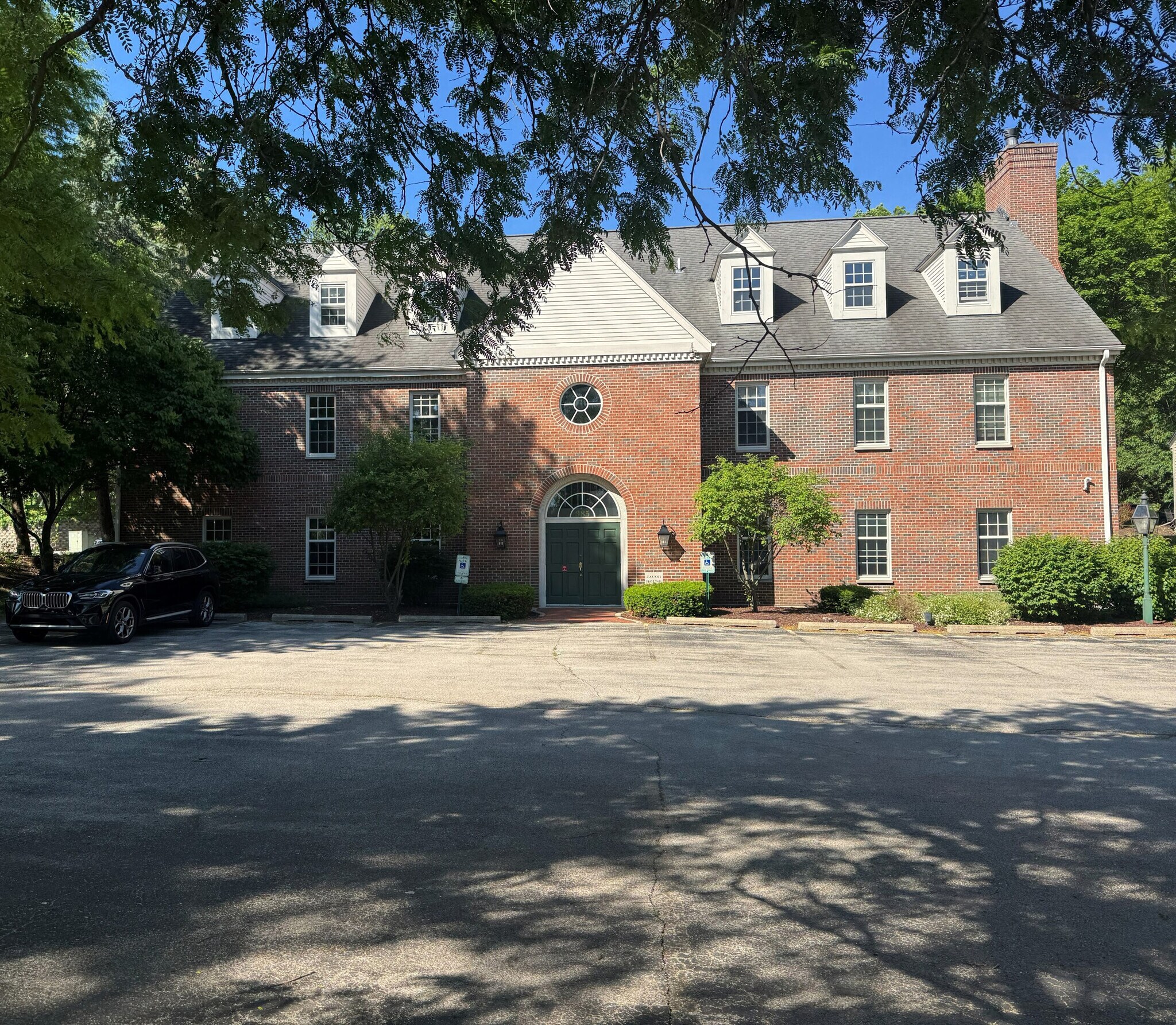 385 Williamstowne, Delafield, WI à louer Photo du bâtiment- Image 1 de 10