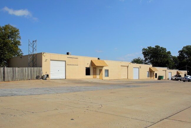Plus de détails pour 305 N Redbud Ave, Broken Arrow, OK - Industriel à louer