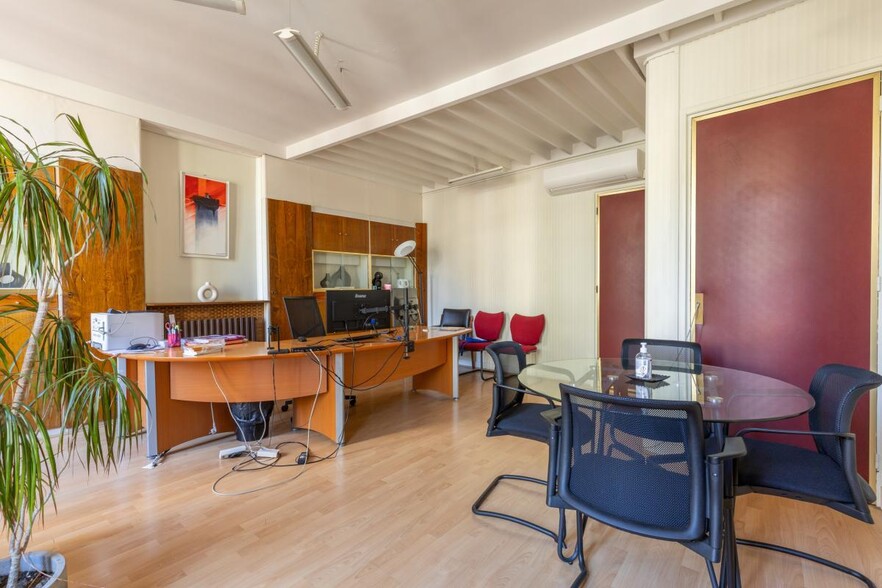 Office in Salon-de-Provence for lease - Interior Photo - Image 2 of 12
