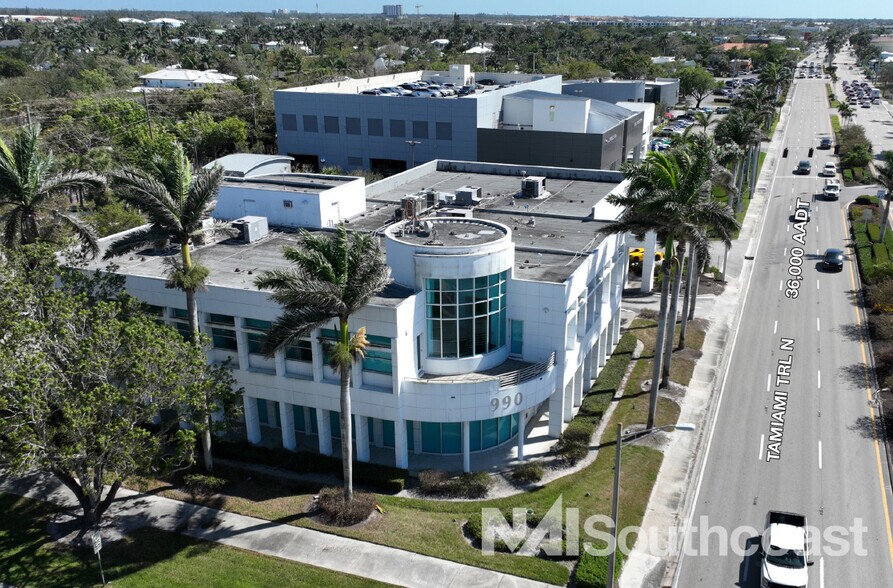 990 Tamiami Trl N, Naples, FL à vendre - Photo du bâtiment - Image 1 de 1