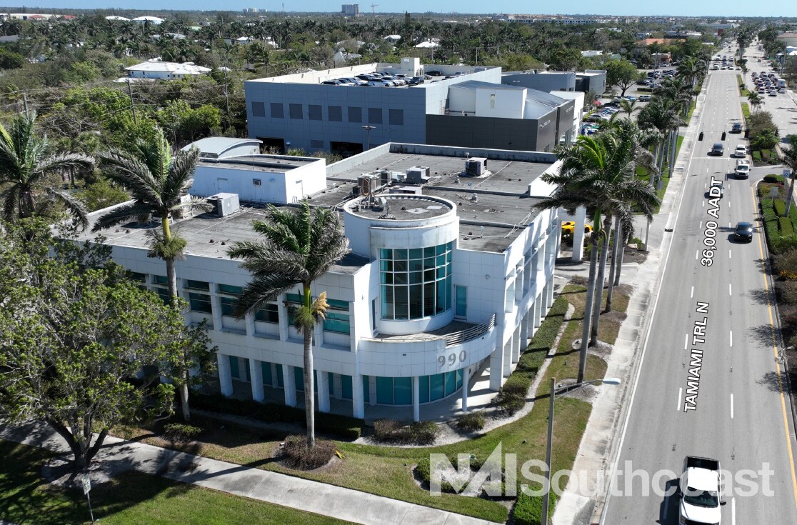 990 Tamiami Trl N, Naples, FL à vendre Photo du bâtiment- Image 1 de 1