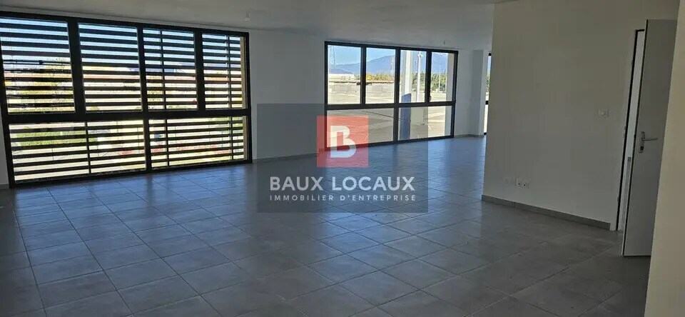 Office in Carpentras for lease - Interior Photo - Image 2 of 5