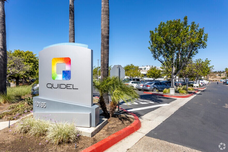 10165 McKellar Ct, San Diego, CA à louer - Photo du bâtiment - Image 2 de 4