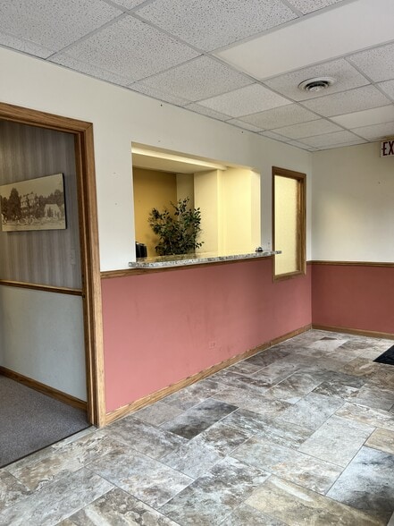 382 Lake St, Antioch, IL for lease - Building Photo - Image 3 of 7