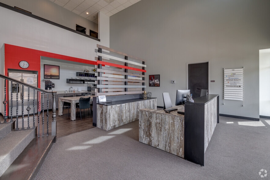 8211 E Regal Pl, Tulsa, OK for lease - Building Photo - Image 1 of 31