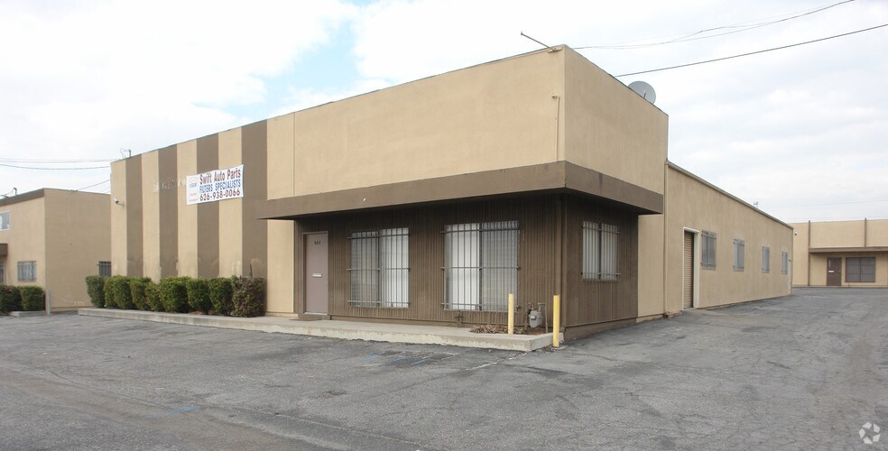 633-687 E Edna Pl, Covina, CA à louer - Photo du bâtiment - Image 3 de 18