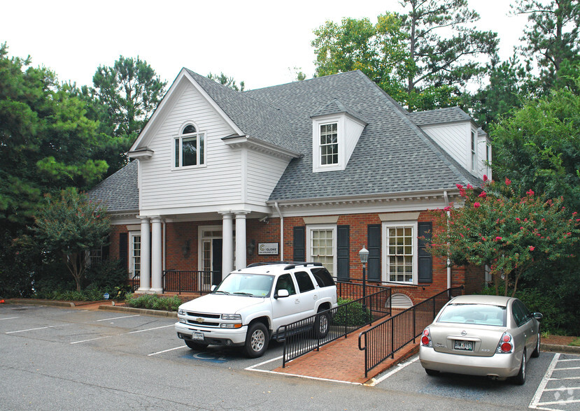 8097 Roswell Rd, Atlanta, GA à vendre - Photo principale - Image 1 de 1