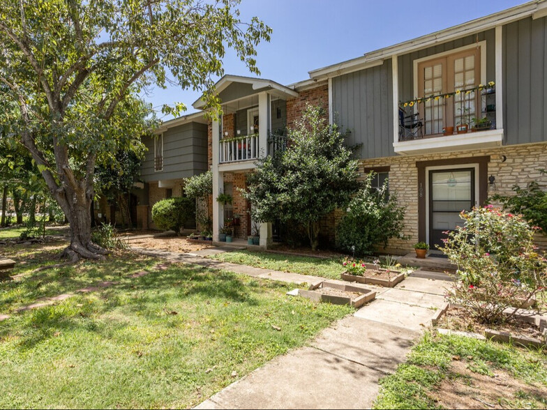 311 E San Antonio Ave, Boerne, TX à vendre - Photo principale - Image 1 de 13